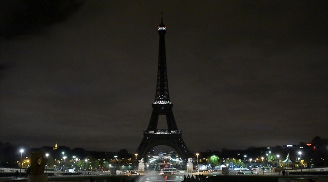 Fransa'da enerji sıkıntısı! Eyfel Kulesi'nin ışıkları geceleri söndürülecek