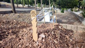 Göçmen faciasında ölenlerin cenazeleri kimsesizler mezarlığına defnedildi