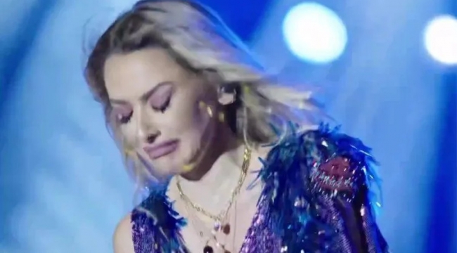 Hadise, İzmir konserinde neden ağladı?
