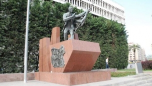 Hasan Tahsin Heykeli'ndeki rölyefi çalmak istediler!