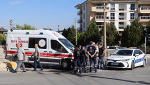 Hasta taşıyan ambulans ile ticari araç çarpıştı; 5 yaralı