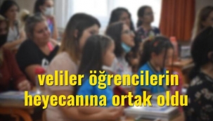İzmir'de uyum eğitim programı kapsamında veliler öğrencilerin heyecanına ortak oldu