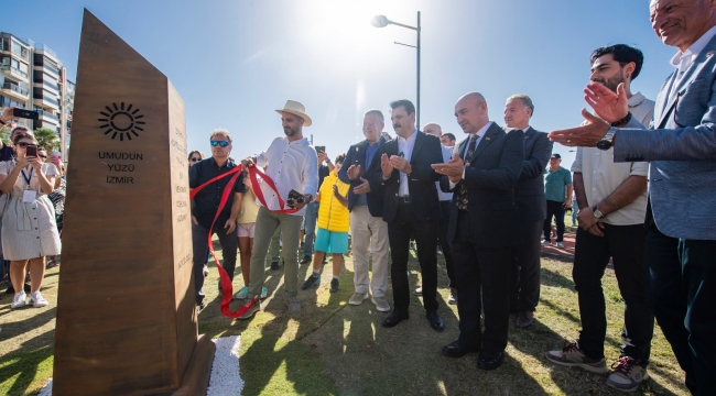 İzmir Gündoğdu Meydanı'na 100. yıla özgü anı taşı dikildi