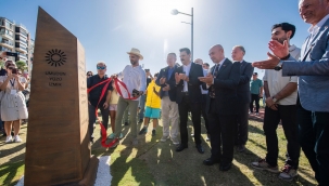 İzmir Gündoğdu Meydanı'na 100. yıla özgü anı taşı dikildi