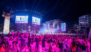 İzmir'in kurtuluşunun 100. yılında tarihe geçen kutlama yapıldı