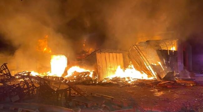 İzmir Urla'da polyester fabrikasında yangın!