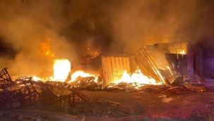 İzmir Urla'da polyester fabrikasında yangın!