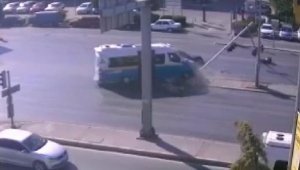 İzmir'de 16 kişinin yaralandığı kaza anı