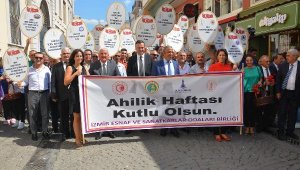 İzmir'de Ahilik Haftası karnaval havasında kutlandı
