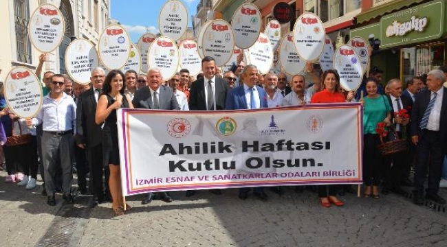 İzmir'de Ahilik Haftası karnaval havasında kutlandı