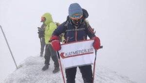 İzmirli Milli Dağcı, terörden arındırılan Ağrı Dağı zirvesine çıktı