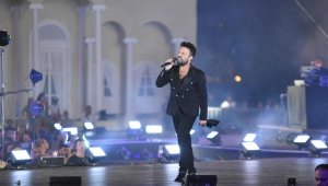 İzmirliler Tarkan'la coştu
