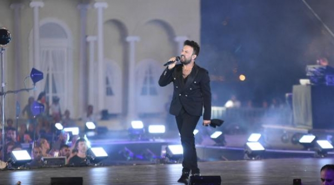 İzmirliler Tarkan'la coştu