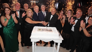 İZSİAD Üyeleri 30. yıla Nükhet Duru ile girdiler