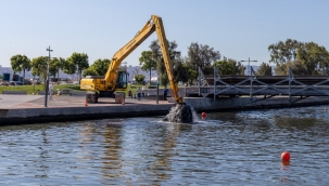 İZSU, taşkın ve kokuya önlem için Bostanlı Deresi'ni temizliyor