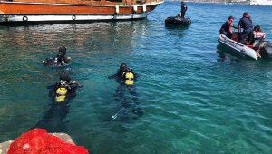 Jandarma ve sahil güvenlik deniz dibi ve sahili temizledi