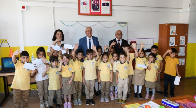 Karabağlar Belediyesi'nden Eğitim Kart'la aile bütçelerine destek