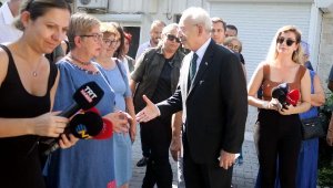 Kılıçdaroğlu, FETÖ kurbanı Kuddusi Okkır'ın eşini Foça'da ziyaret etti