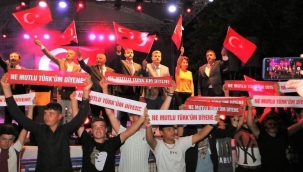 Kınık meydanları, 'Ne mutlu Türküm diyene" sloganlarıyla çınladı