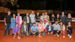 Küçük Kulüp'te "Zafer" kutlaması