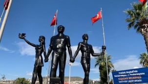 Kuşadası'ndaki Atatürk Anıtı, aslına uygun olarak yenilendi