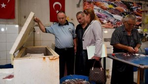 Kuşadası'nda balık tezgahları denetlendi