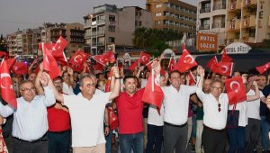 Kuşadası'nda kortejli, konserli kurtuluş coşkusu