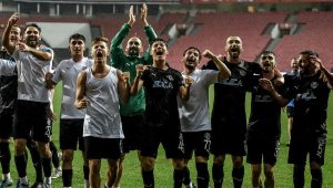 Manisa Futbol Kulübü çıkışta