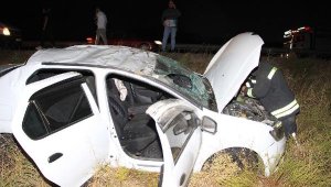 Manisa'da 2 otomobil çarpıştı: 3 yaralı var