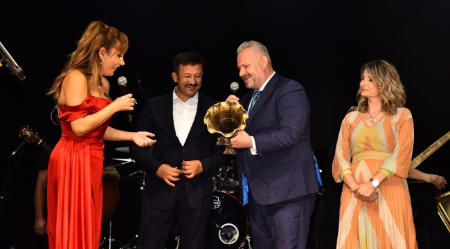 Menemen üç günlük kutlamayı Funda Arar konseri ile noktaladı