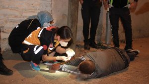 Motosikletten savrulan sürücü ağır yaralandı