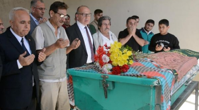 Otomobilin çarptığı Fatmanur, son yolculuğa uğurlandı