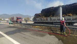 Seyir halindeki saman yüklü TIR'da yangın