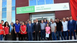 Spor Bakanı Kasapoğlu, Kınık Belediyesi Gençlik Merkezi'ni açtı