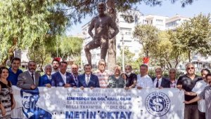 'Taçsız Kral' Metin Oktay Konak'ta anıldı