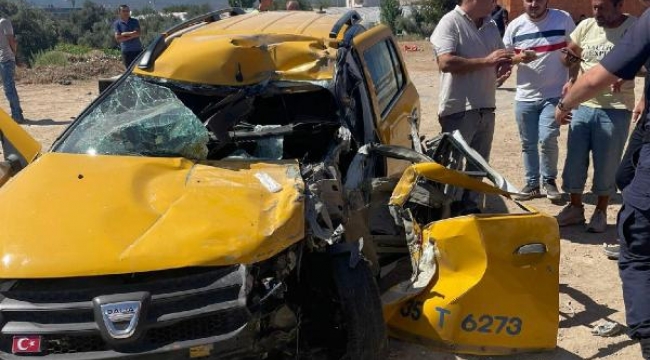 Taksi, çöp konteyneri ve kamyonete çarptı 