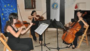 Tarihi kilisede klasik müzik konseri