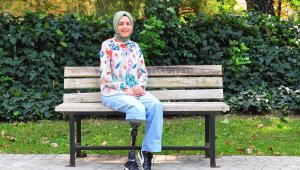 Tek bacağıyla hayata sıkı sıkıya tutundu