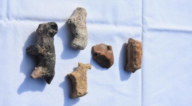 Ulucak Höyüğü'nde 8 bin 500 yıllık heykelcikler bulundu
