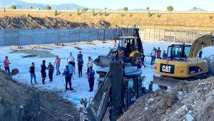 Yıkılan duvarın altında kalan inşaat işçisi öldü