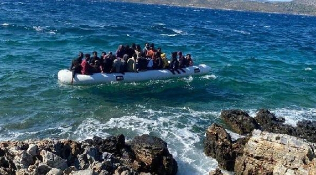 Yunanistan'ın geri ittiği 49 kaçak göçmen kurtarıldı