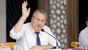 Yunusemre Belediye Başkanı'ndan meclis üyelerine yağlı güreş daveti