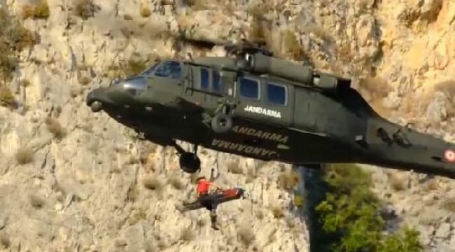 2 paraşütçü, jandarma helikopteriyle kurtarıldı