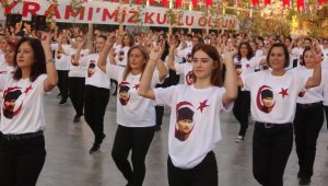 99 kadın, zeybek oynayarak 99'uncu yılı kutladı