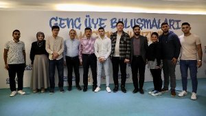 AK Gençlik İzmir'den genç üye buluşması! Yeni üyelere rozet takıldı