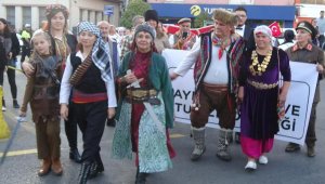 Aydın'da Cumhuriyet Bayramı Türk kadınlarına saygı yürüyüşü düzenlendi