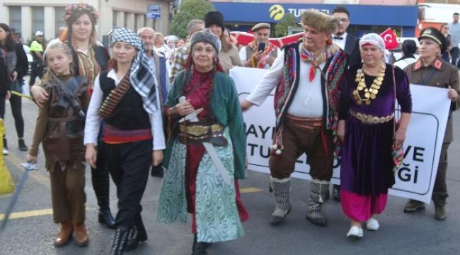 Aydın'da Cumhuriyet Bayramı Türk kadınlarına saygı yürüyüşü düzenlendi