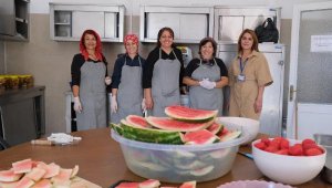 Ayvalık kooperatif mutfağında kış hazırlığı tamamlandı! Reçeller, salçalar hazır