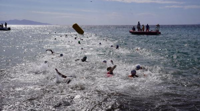 Ayvalık'ta Sarımsaklı sahilinde triatlon