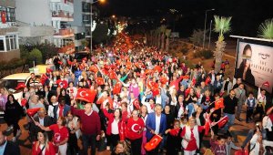 Balçova'da 'Cumhuriyet Bayramı Korteji' renkli görüntülere sahne oldu